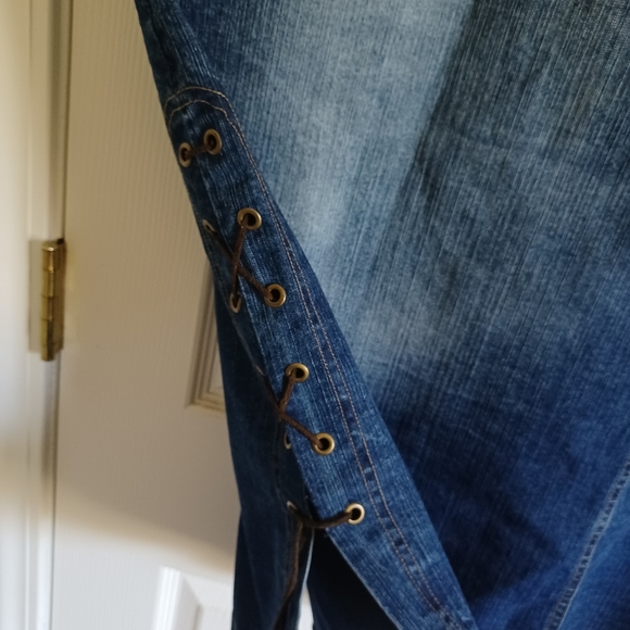 Women's Plus Size Denim Skirt - Picture 10 of 12